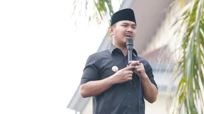 Bupati Bekasi Ade Kuswara Kunang terjerat OTT KPK pada Kamis (18/12/2025). [Instagram @Pemkabbekasi]